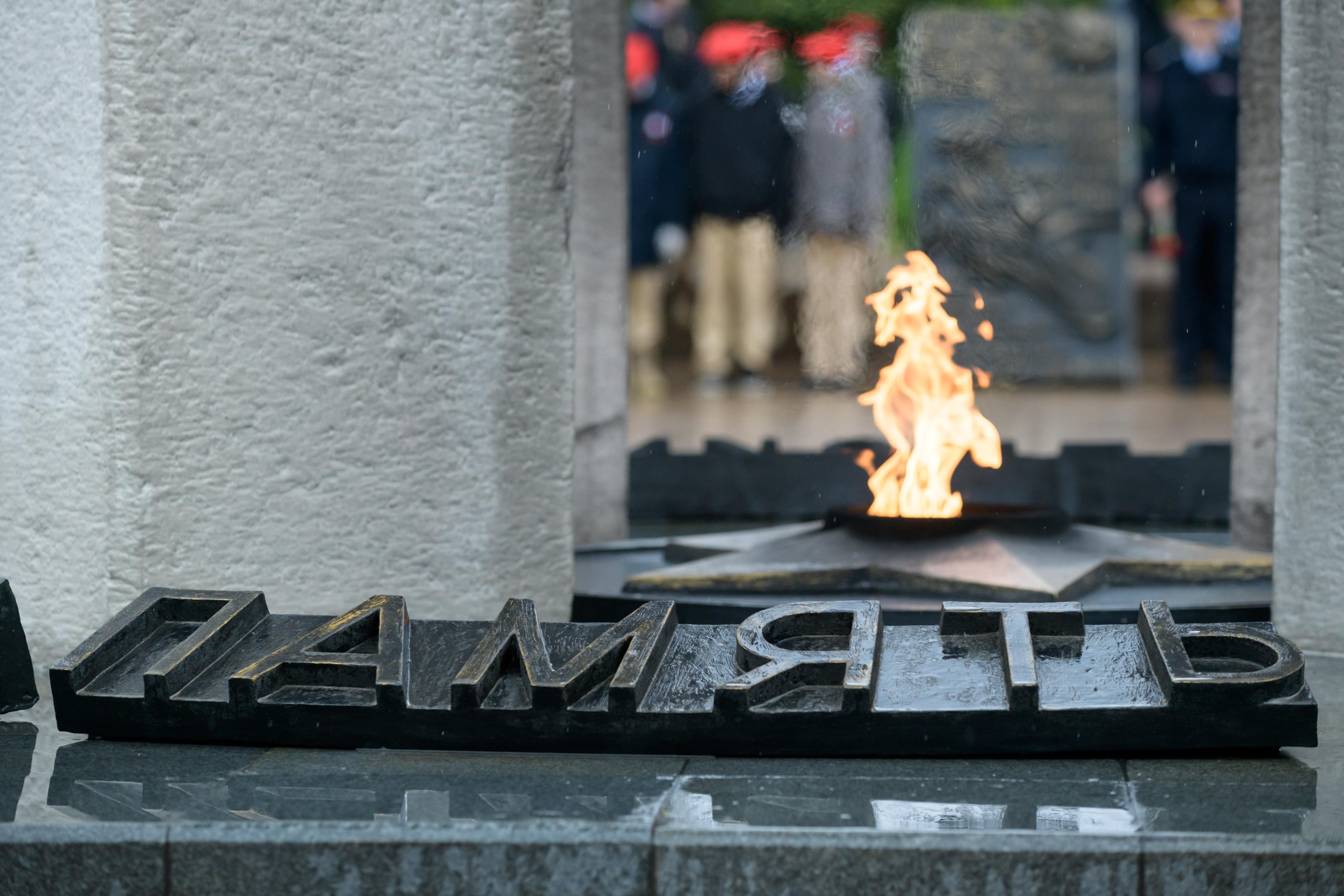 Облыс әкімі Орынборда Жеңіс ескерткішіне гүл шоқтарын қойды