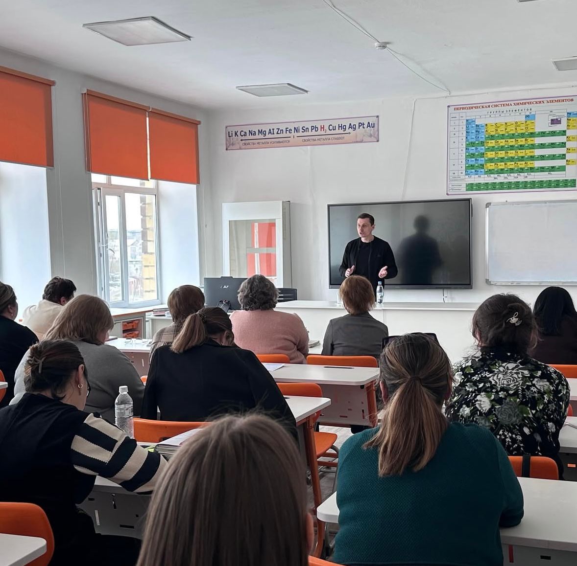 ҚО ДБ Психикалық денсаулық орталығының жасөспірімдер суицидологы Куценко Лев Васильевич «Е.Бөкетов атындағы жалпы білім беретін мектебі» КММ мен “№ 4 жалпы білім беретін мектебі” КММ педагогикалық ұжымына семинар (түсіндіру жұмысы) өткізді.