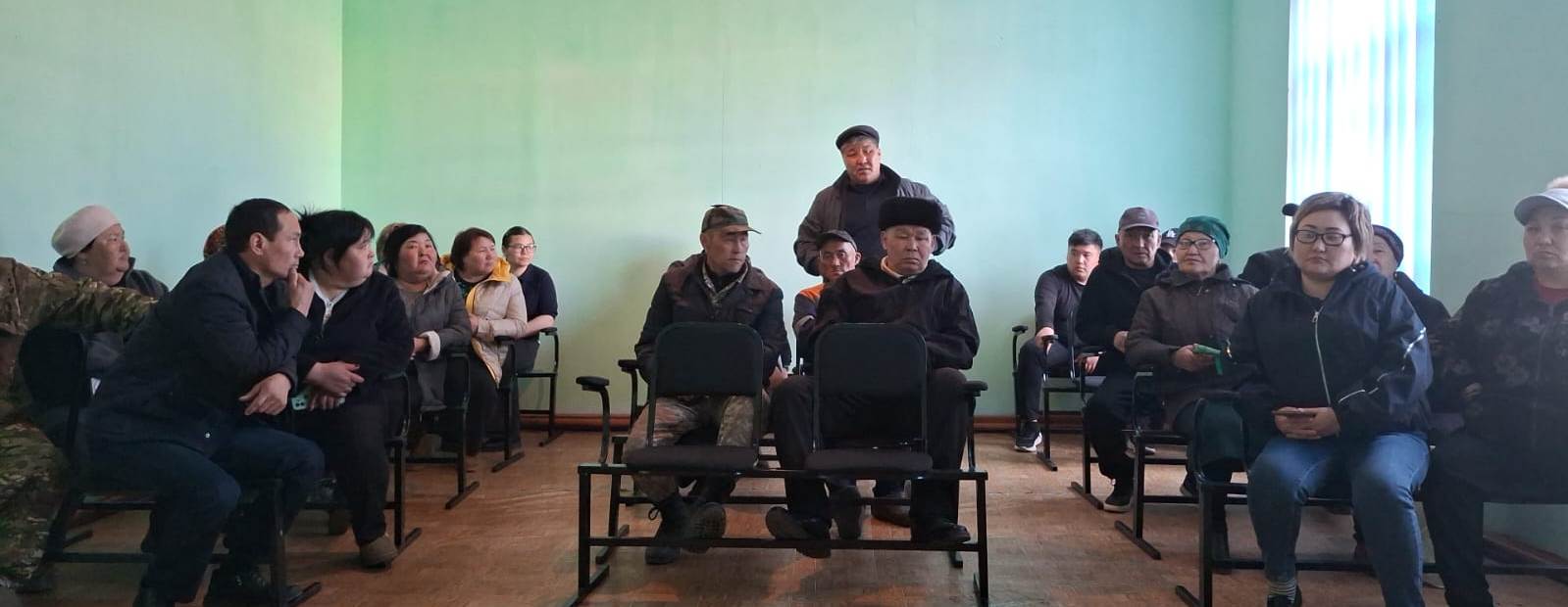 Сырымбет ауылында ауылдық округ әкімінің тұрақты кездесу