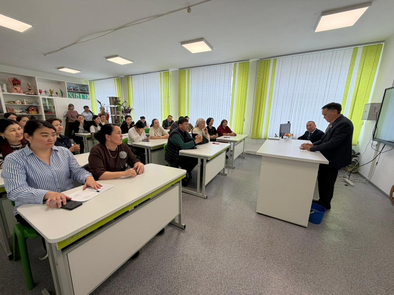 Отчётная встреча депутата с коллективом Кишкенекольской СШ №2
