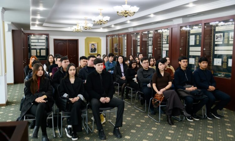 Yessenov University базасында «Білімді ұрпақ – біздің болашағымыз» атты кездесу өтті