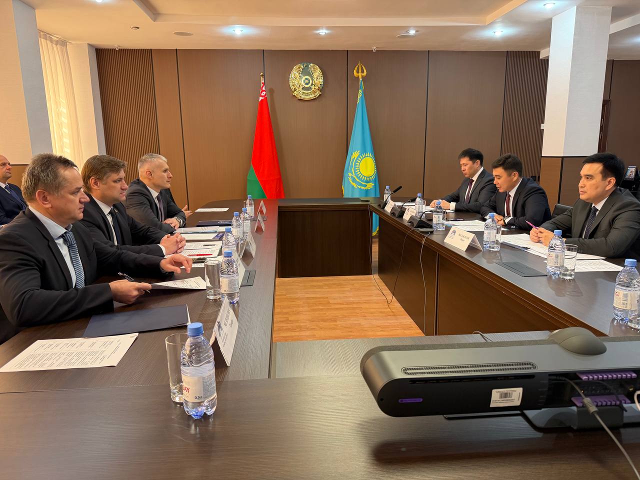 В Министерстве промышленности и строительства состоялась встреча с делегацией из Беларуси