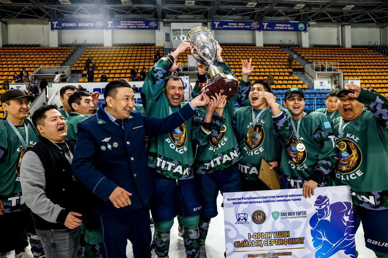 Команда «Титан» из ВКО стала трехкратным чемпионом республиканского турнира по хоккею