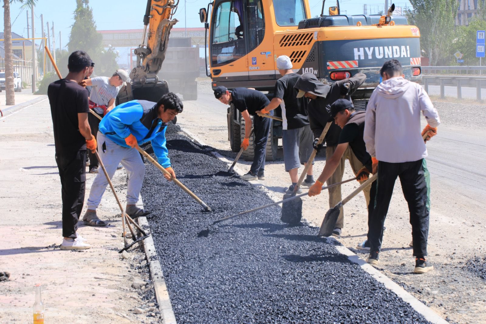 СЫҒАНАҚ КӨШЕСІНДЕ ЖОЛ ЖӨНДЕУ ЖҰМЫСТАРЫ ЖАЛҒАСУДА