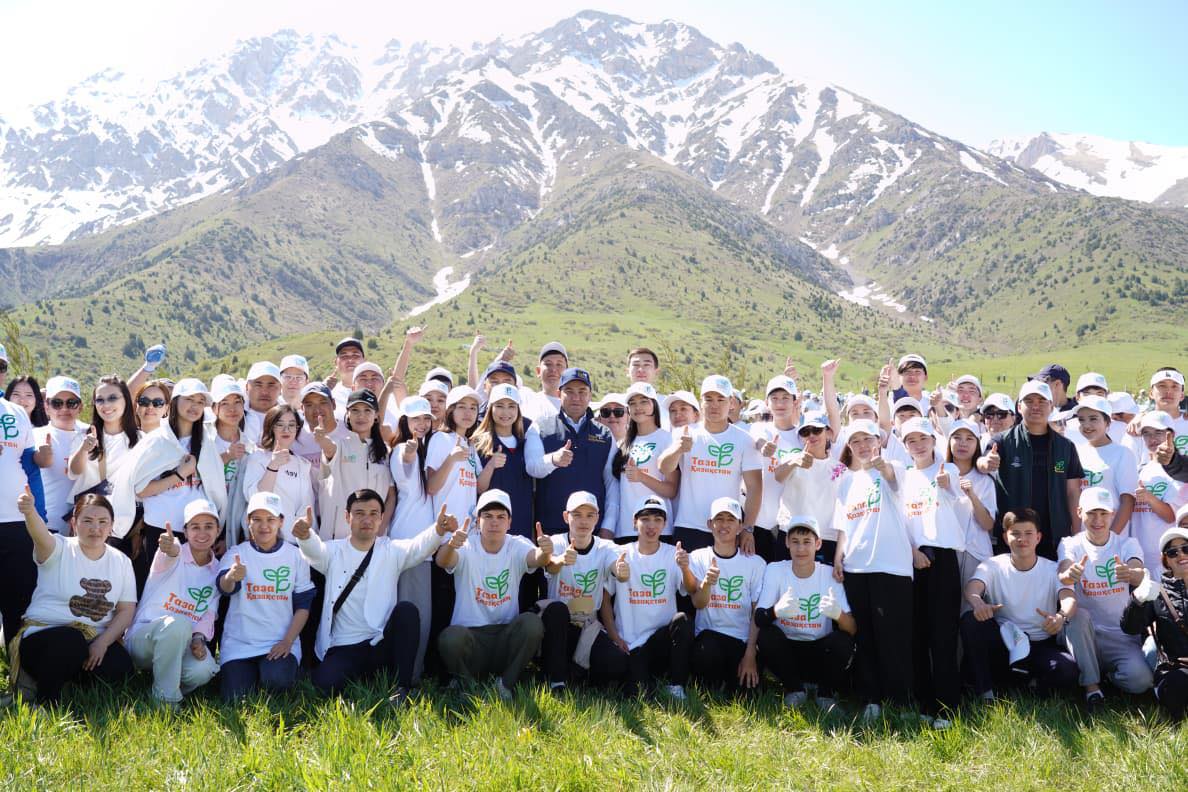 ТҮРКІСТАН ОБЛЫСЫНДА «TAZA QAZAQSTAN» БАҒДАРЛАМАСЫ АЯСЫНДА БІР КҮНДЕ 20 МЫҢ АҒАШ ЕГІЛДІ