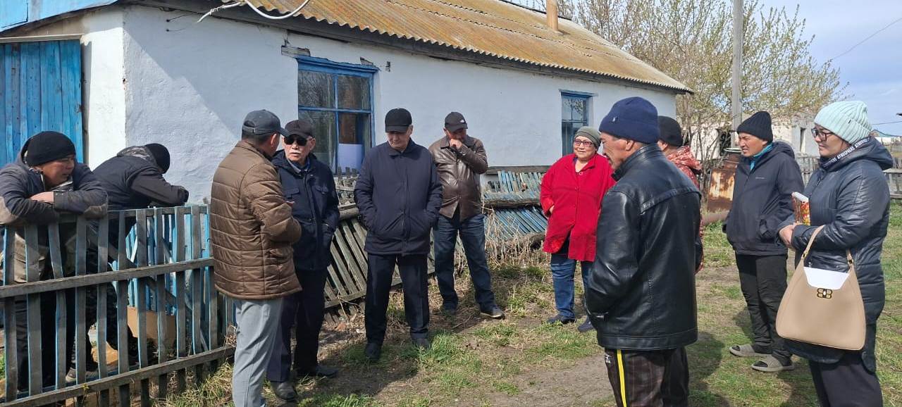 Қарақамыс ауылында ауылдық округ әкімінің тұрақты кездесу