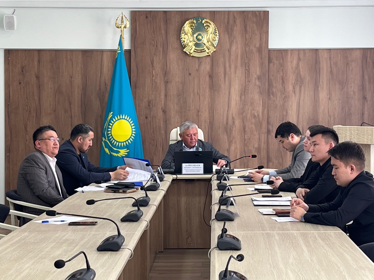 ТҰРАҚТЫ КОМИССИЯДА ЭКОЛОГИЯ МЕН ӨНЕРКӘСІПКЕ ҚАТЫСТЫ МӘСЕЛЕЛЕР ҚАРАЛДЫ