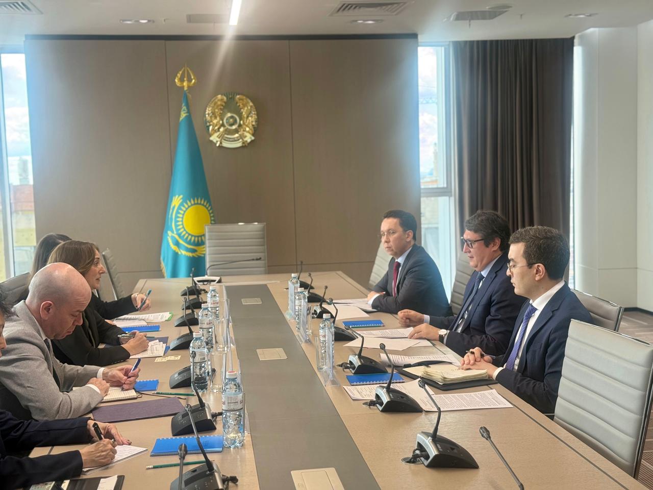 Вопросы мирного использования атомной энергии обсуждены с Послом США