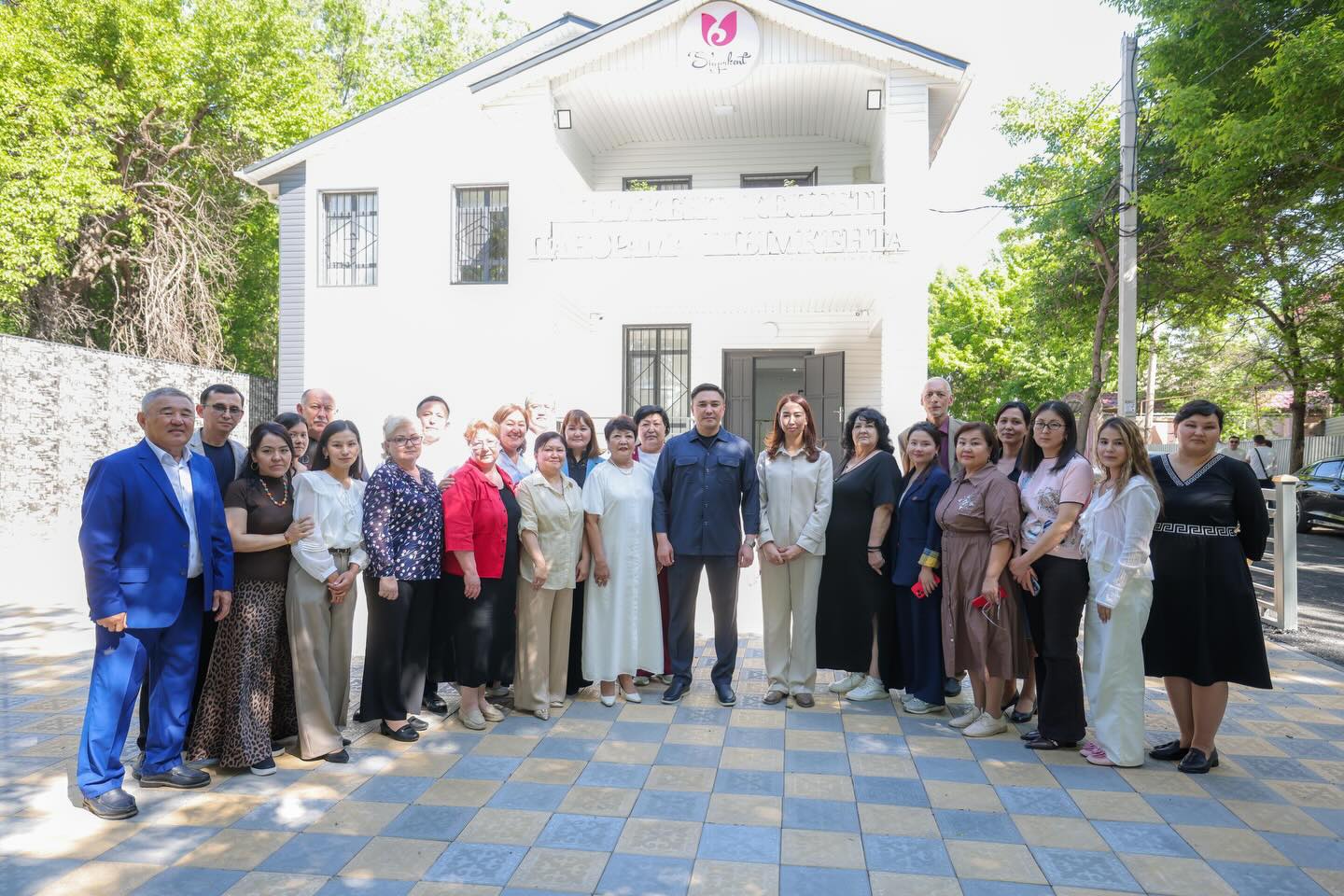 ҚАЛА ӘКІМІ «ШЫМКЕНТ КЕЛБЕТІ» МЕН «ПАНОРАМА ШЫМКЕНТА» ГАЗЕТТЕРІНІҢ ЖАҢА ҒИМАРАТЫМЕН ТАНЫСТЫ