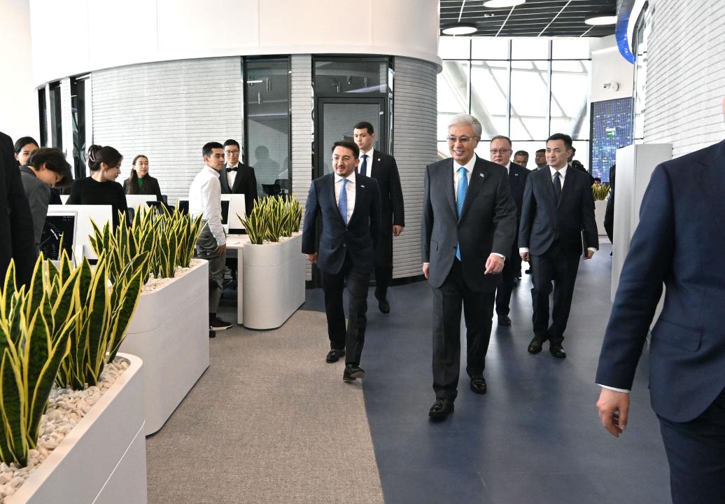 Президент Касым-Жомарт Токаев посетил Международный центр искусственного интеллекта Alem.ai