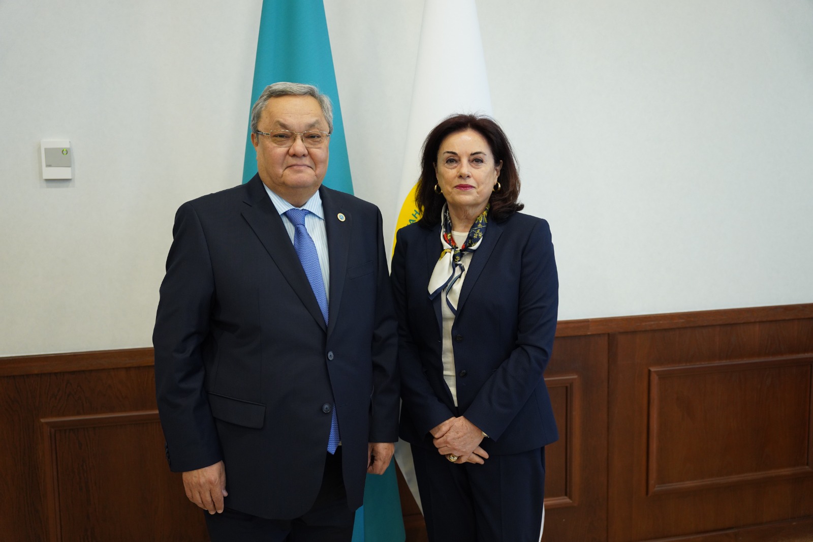 Қазақстан Республикасы Орталық сайлау комиссиясы   Төрағасының орынбасары Мұхтар Ерман ЕҚЫҰ ДИАҚБ   Директоры Мария Телалианмен кездесу өткізді