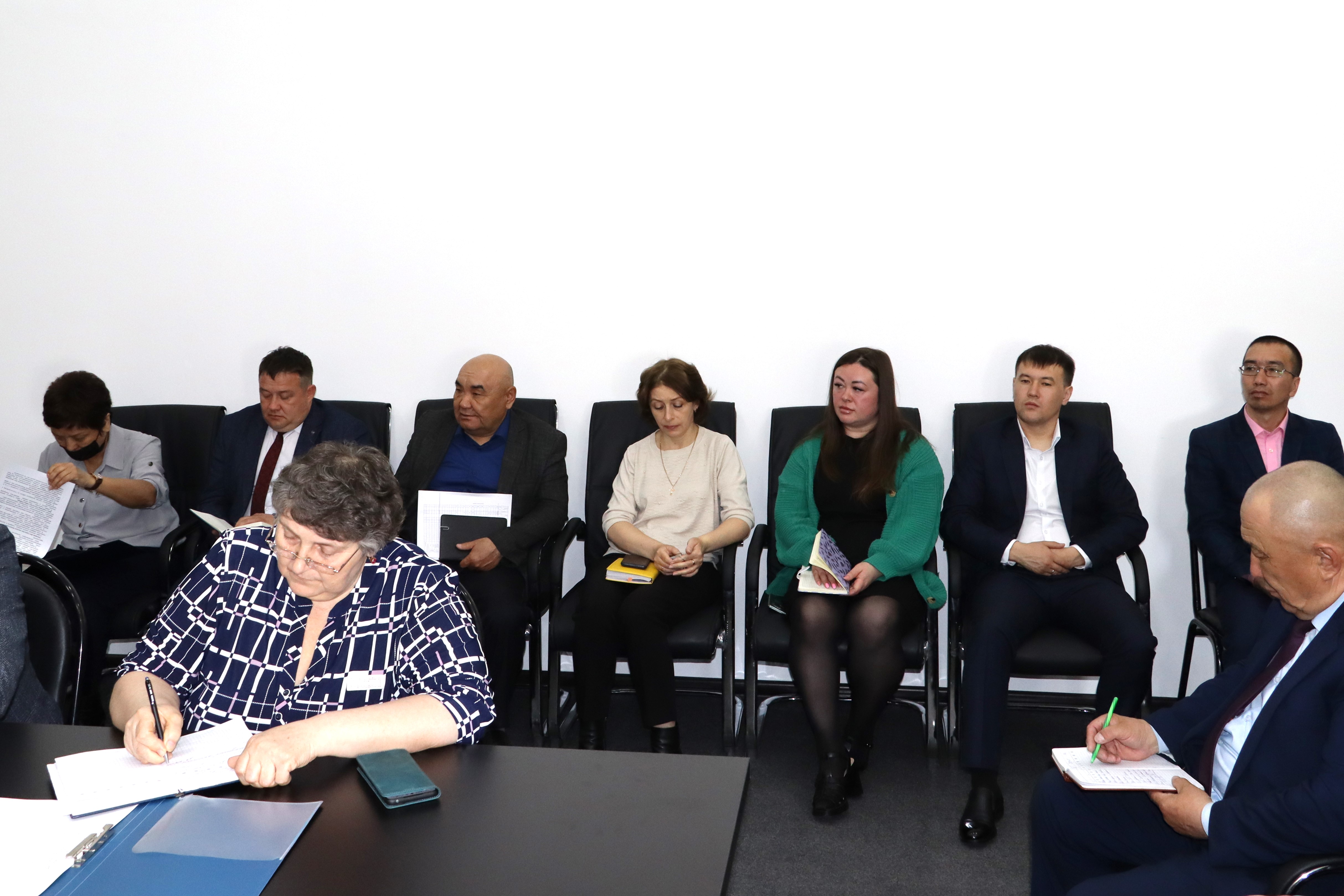 Аудан әкімдігінің отырысы: өрт қауіпті кезеңге дайындық және жерді ұтымды пайдалану туралы