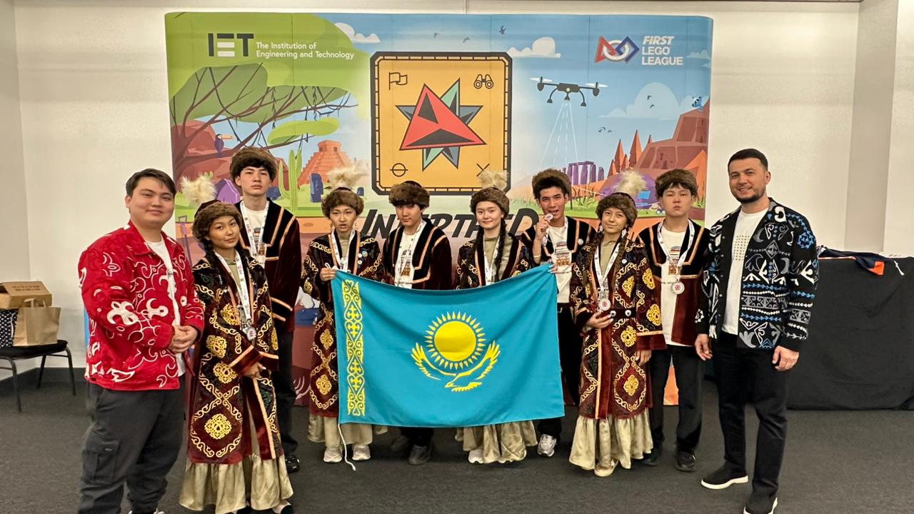 Қазақстандық оқушылар Ұлыбританияда робототехника бойынша абсолютті чемпион атанды