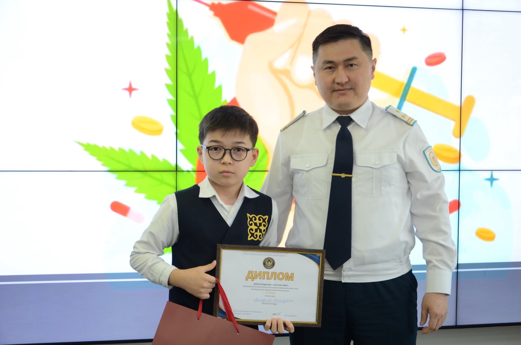 Ұлытауда есірткіге қарсы жасөспірімдер үн қосты: үздік бейнероликтер мен суреттер анықталды