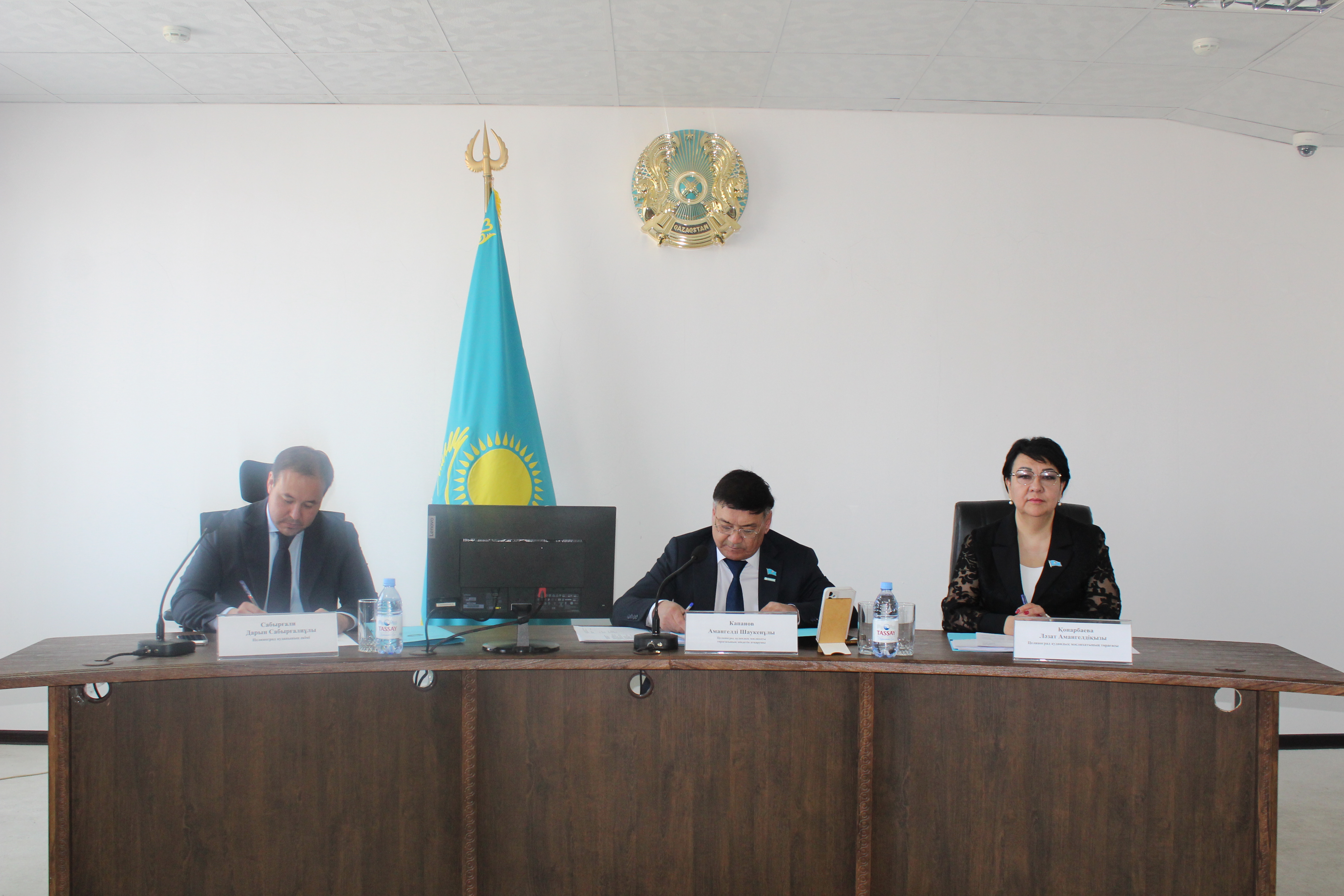 Состоялось заседание постоянной комиссии и внеочередная сессия