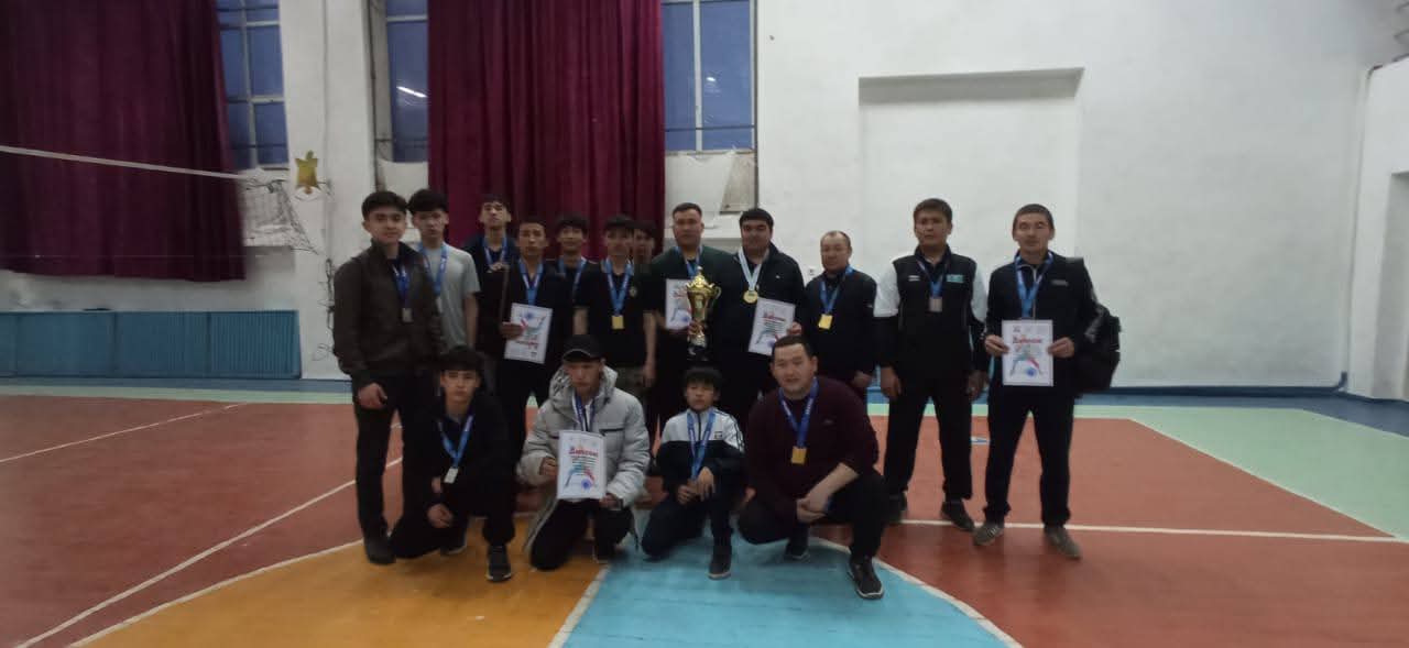 Ащысай ауылында ерлер арасында тартысты да тартымды волейбол жарысы өтті