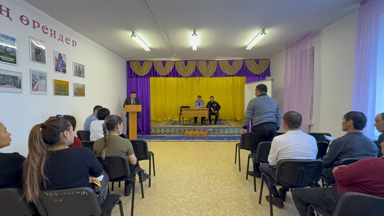 Депутат Амангельдинского районного маслихата провёл плановую встречу с жителями