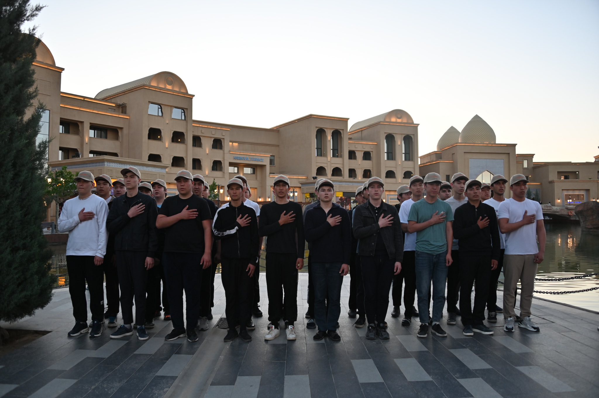 Түркістандық жастар Алматыға әскерге аттанды