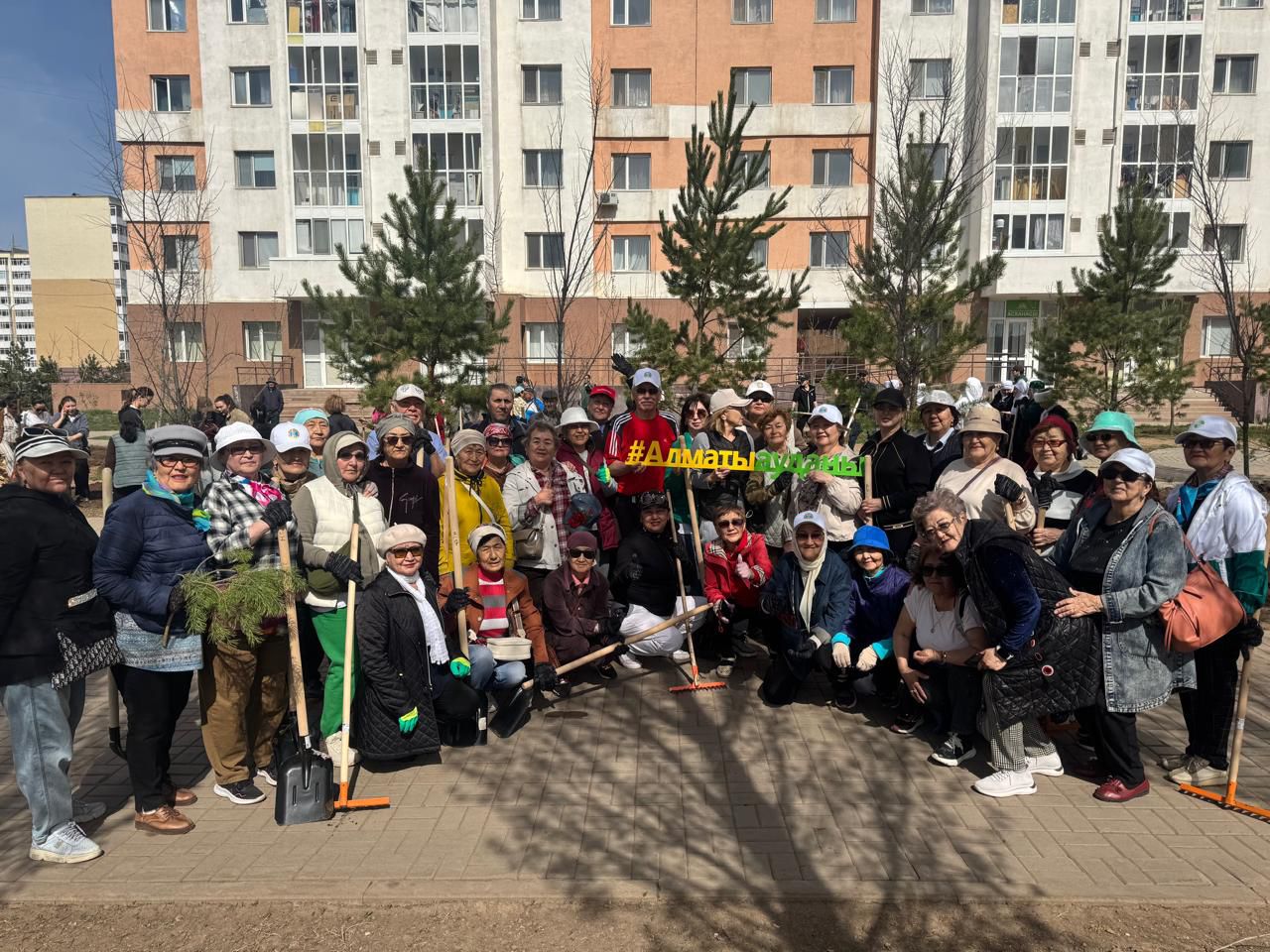В районе «Алматы» прошёл массовый субботник в рамках экоакции «Таза Қазақстан»