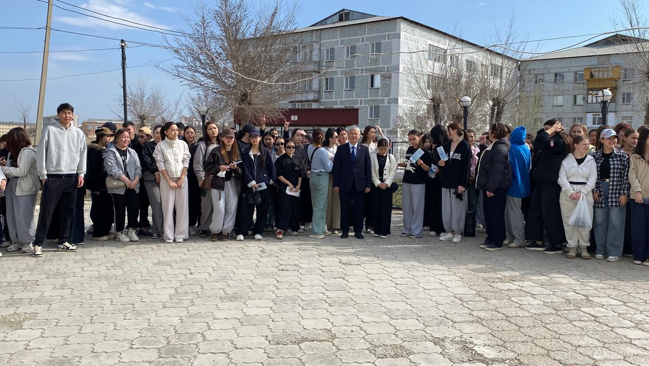 «Еркіндік рухы» жастар құқықтары жөніндегі комиссиясының мүшесімен бірлесіп, Жезқазған қаласындағы гуманитарлық колледжге арнайы барып, студент жастармен мазмұнды кездесу өткізді