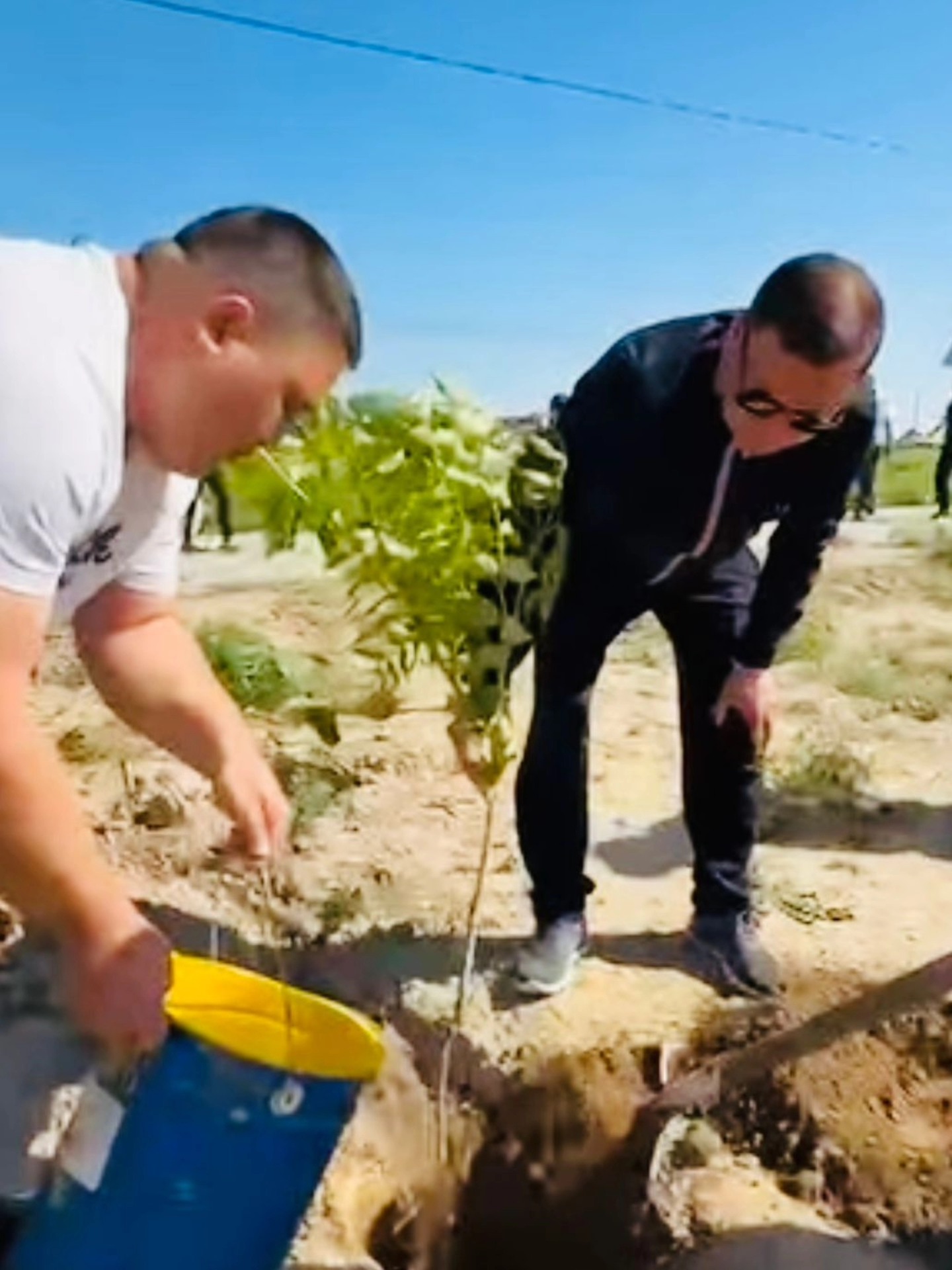 “Таза Қазақстан” жалпыұлттық экологиялық акциясы аясында аудан көлемінде бұрын-соңды болмаған ауқымды сенбілік жоғары деңгейде ұйымдастырылды. Іс-шараға мемлекеттік мекемелер қызметкерлері, даңқты спортшылар, ауданға қарасты «Қазтелеком», «Қазпошта», аурухана, ГЭС, СЭС, РЭС, ПЭС, «ҚазТрансГаз», «Халық банк» ұжымдары және 10 ауыл округінен жалпы саны 6000-нан астам тұрғын белсене қатысты.