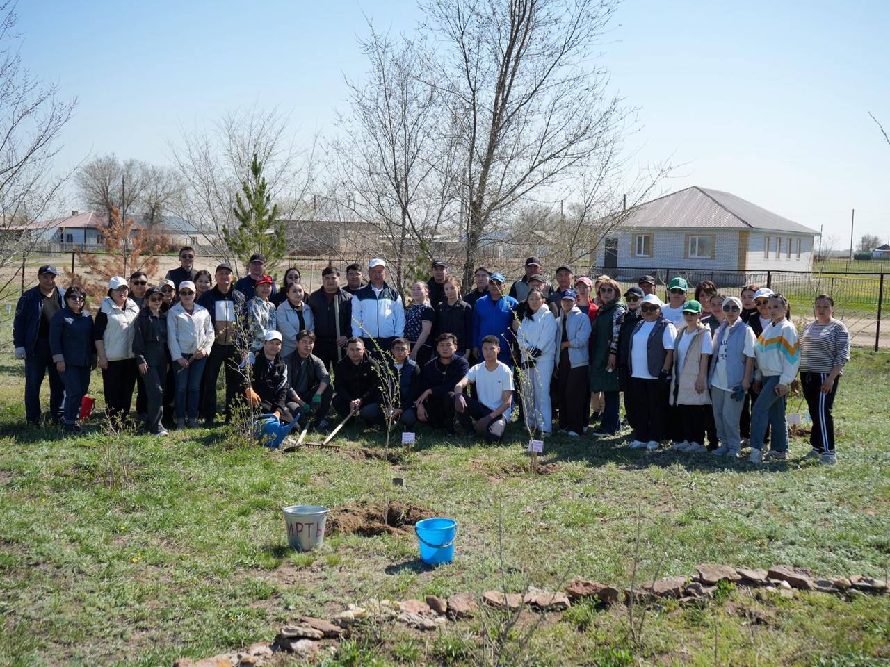 Жаңасемей ауданының Мұқыр ауылында «Таза Қазақстан» экологиялық акциясы аясында кең көлемді ағаш отырғызу шарасы ұйымдастырылды