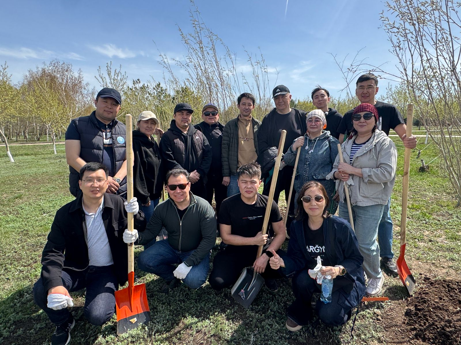 ҚР Денсаулық сақтау министрлігі «Таза Қазақстан» бастамасын қолдады: қызметкерлер жалпықалалық сенбілікке қатысты