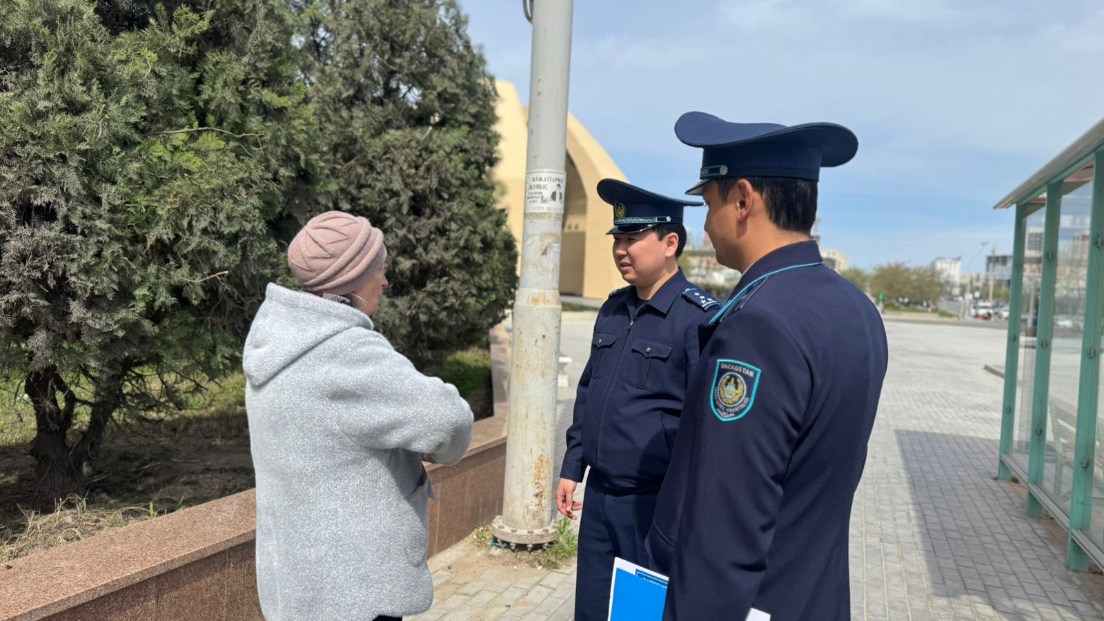 Полицейские Мангистау разъяснили жителям требования законодательства о запрете на ношение одежды, скрывающей лицо