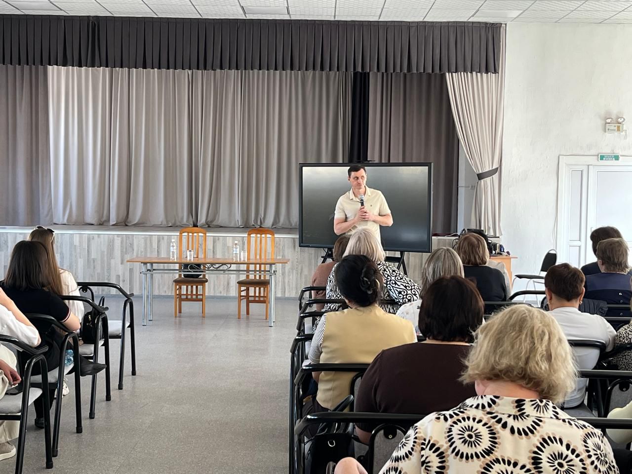 2026 жылғы 3 сәуірде кәмелетке толмағандар арасында аутодеструктивті мінез-құлықтың алдын алу мақсатында ҚО ДБ Психикалық денсаулық орталығының жасөспірімдер суицидологы Куценко Лев Васильевич «№ 6 жалпы білім беретін мектебі» КММ мен “№ 8 негізгі орта мектебі” КММ педагогикалық ұжымына семинар (түсіндіру жұмысы) өткізді.