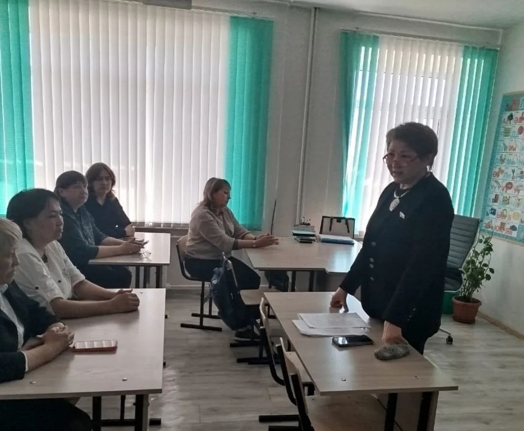 В рамках графика отчетных встреч с избирателями депутат районного маслихата Г.Смагулова провела встречу с коллективом средней школы им. Н. Островского