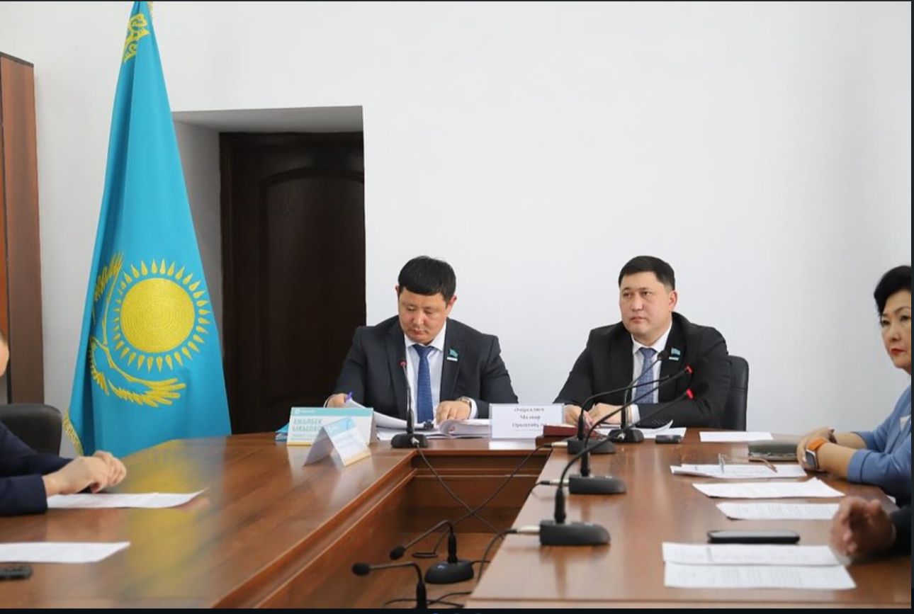 2026 жылғы 27 сәуір күні Жамбыл аудандық мәслихатында сыбайлас жемқорлыққа қарсы іс-қимыл саласындағы бағдарламалық құжатты әзірлеу тәсілдерін талқылауға арналған кездесу өтті.