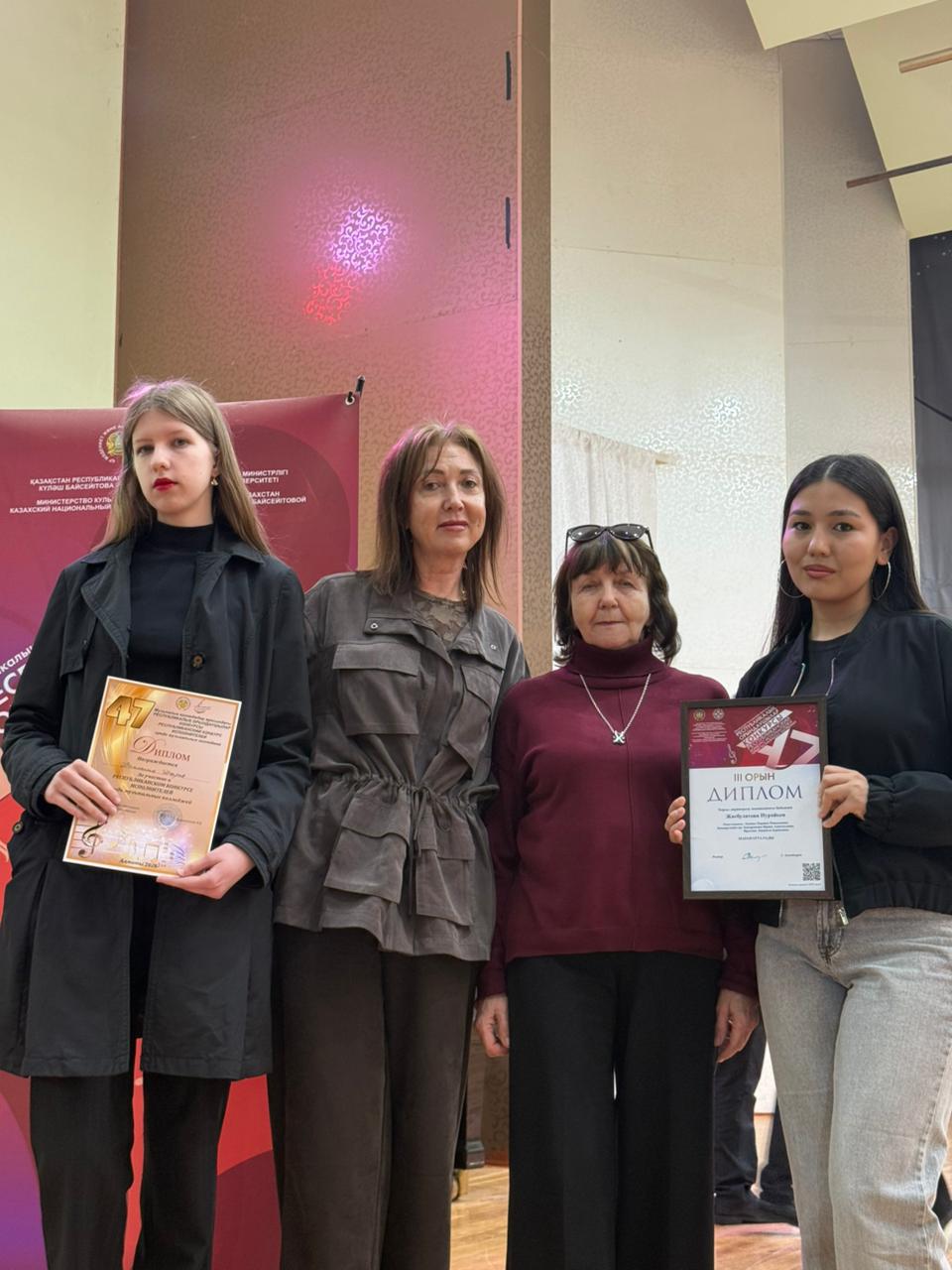 Үздіктердің үздігі: павлодарлық студенттер үлкен сахнада топ жарды