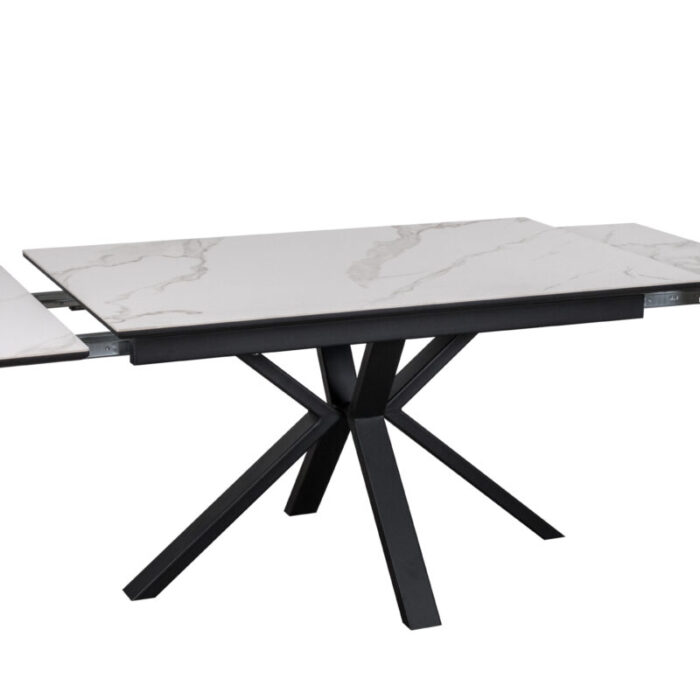 Стол за 300 тысяч тенге не выдержал праздника: суд обязал мастера вернуть деньги и компенсировать ущерб