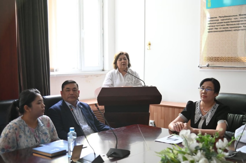 СТУДЕНТТЕР МЕН ОҚЫТУШЫЛАР КОНСТИТУЦИЯНЫҢ НЕГІЗГІ ҚАҒИДАЛАРЫН ТАЛҚЫЛАДЫ