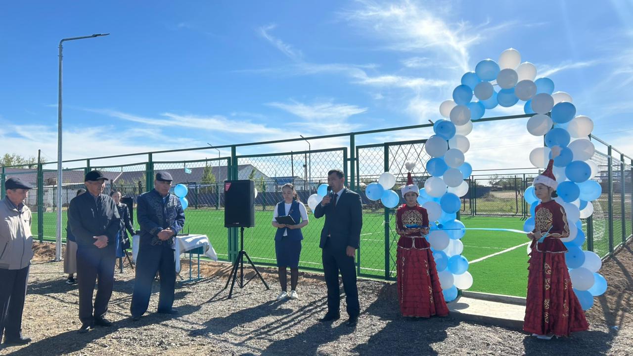 Мөңке би ауылында футбол алаңы салынды