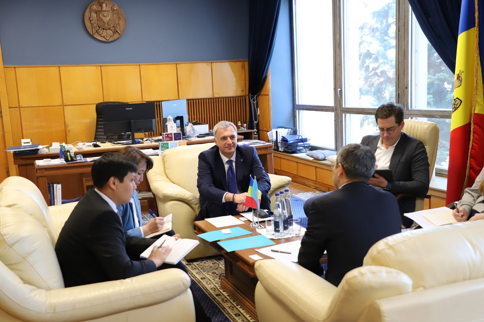 Қазақстан Елшісі Молдова Республикасы Премьер-министрінің орынбасары – Экономикалық даму және цифрландыру министрі Е.Осмокескумен кездесті