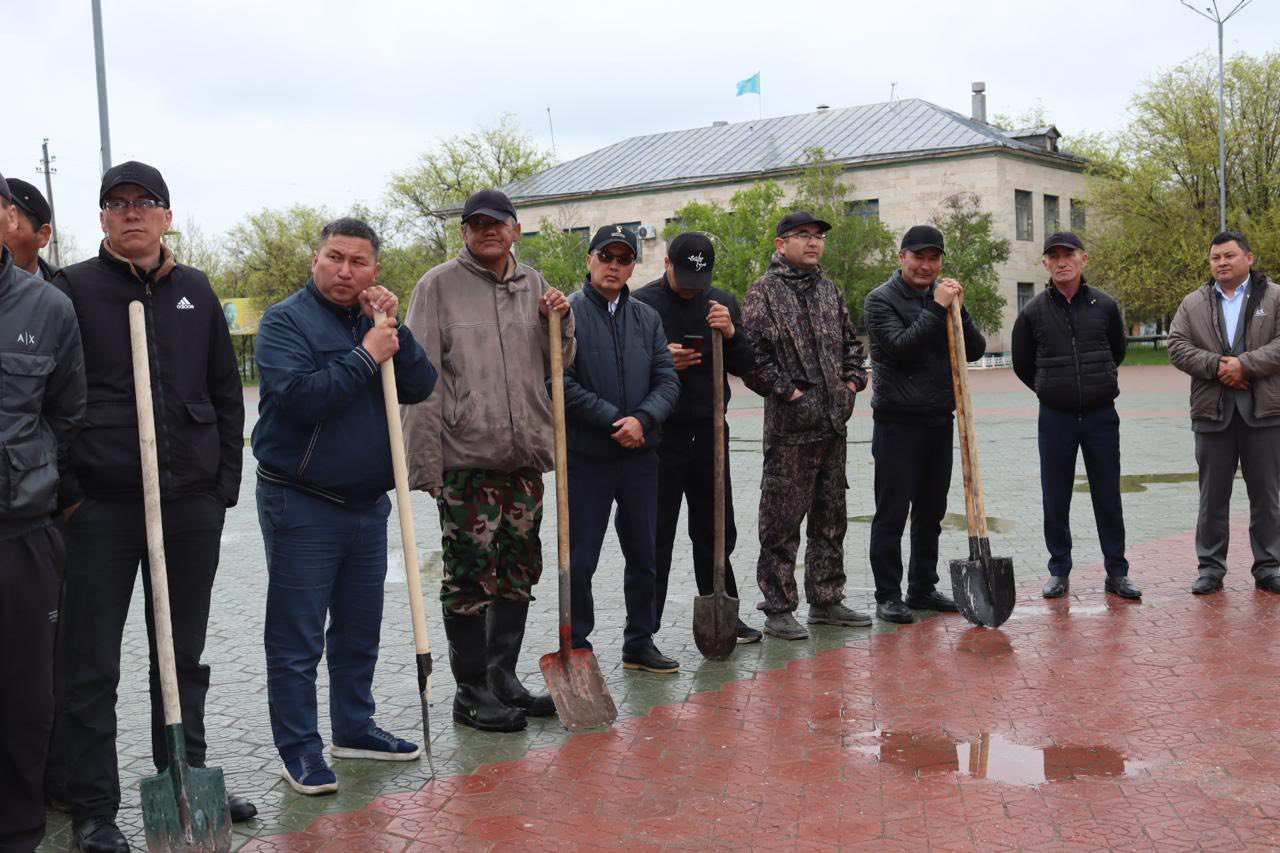 Қаратөбе ауданы аумағында «Таза Қазақстан» жалпыұлттық экологиялық акциясы аясында елді мекендерді абаттандыру, көгалдандыру және тазалық жұмыстарын жүргізу мақсатында «Жасыл болашақ» экологиялық акциясы ұйымдастырылып, кең көлемді сенбілік өтті.