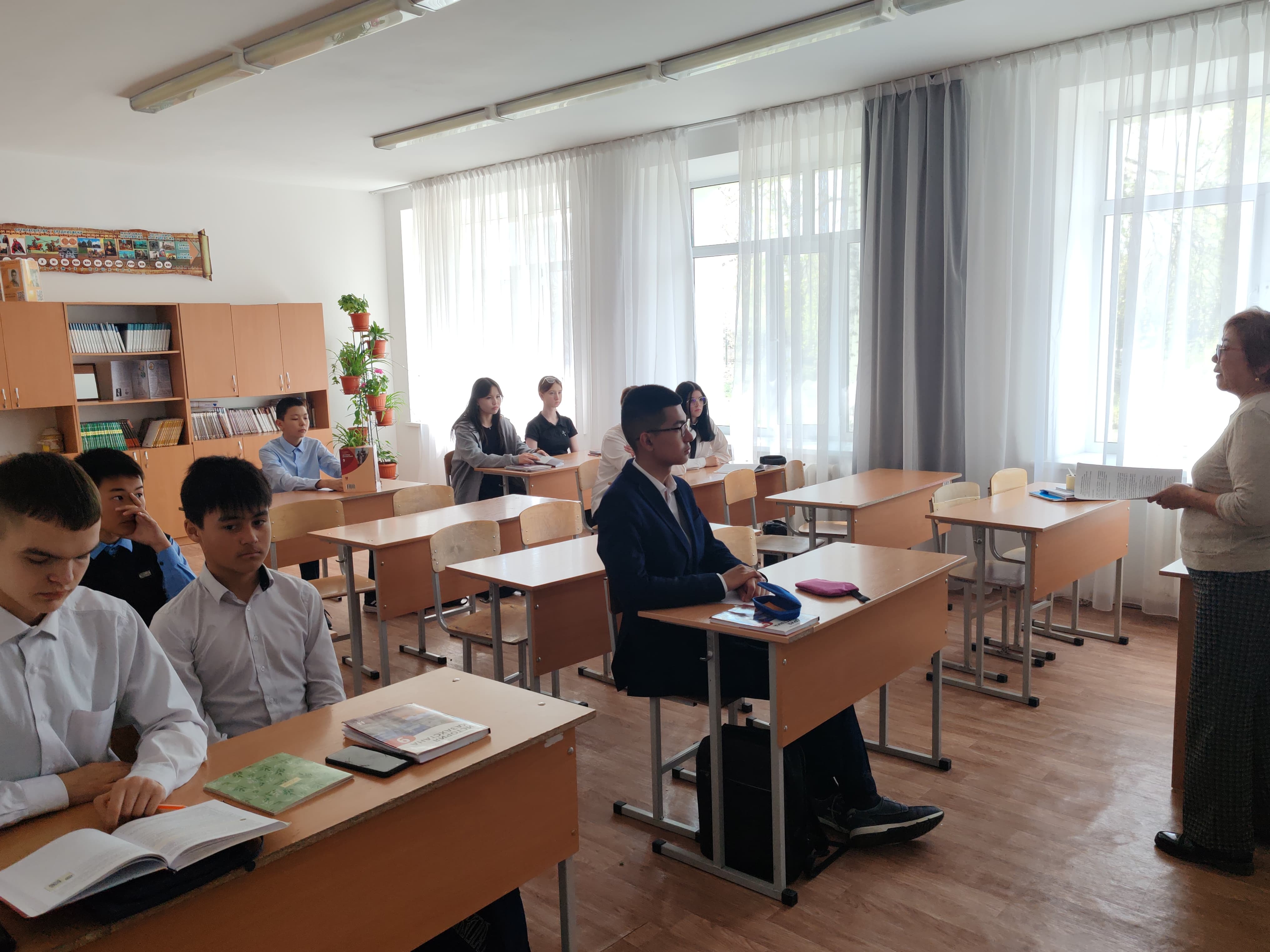 Школьный урок:«Онипрошличерезвойну», посвященный участникам Великой Отечественной войны Абенову Т.А., Паталаха М.И. и Кузнецову Ф.В.