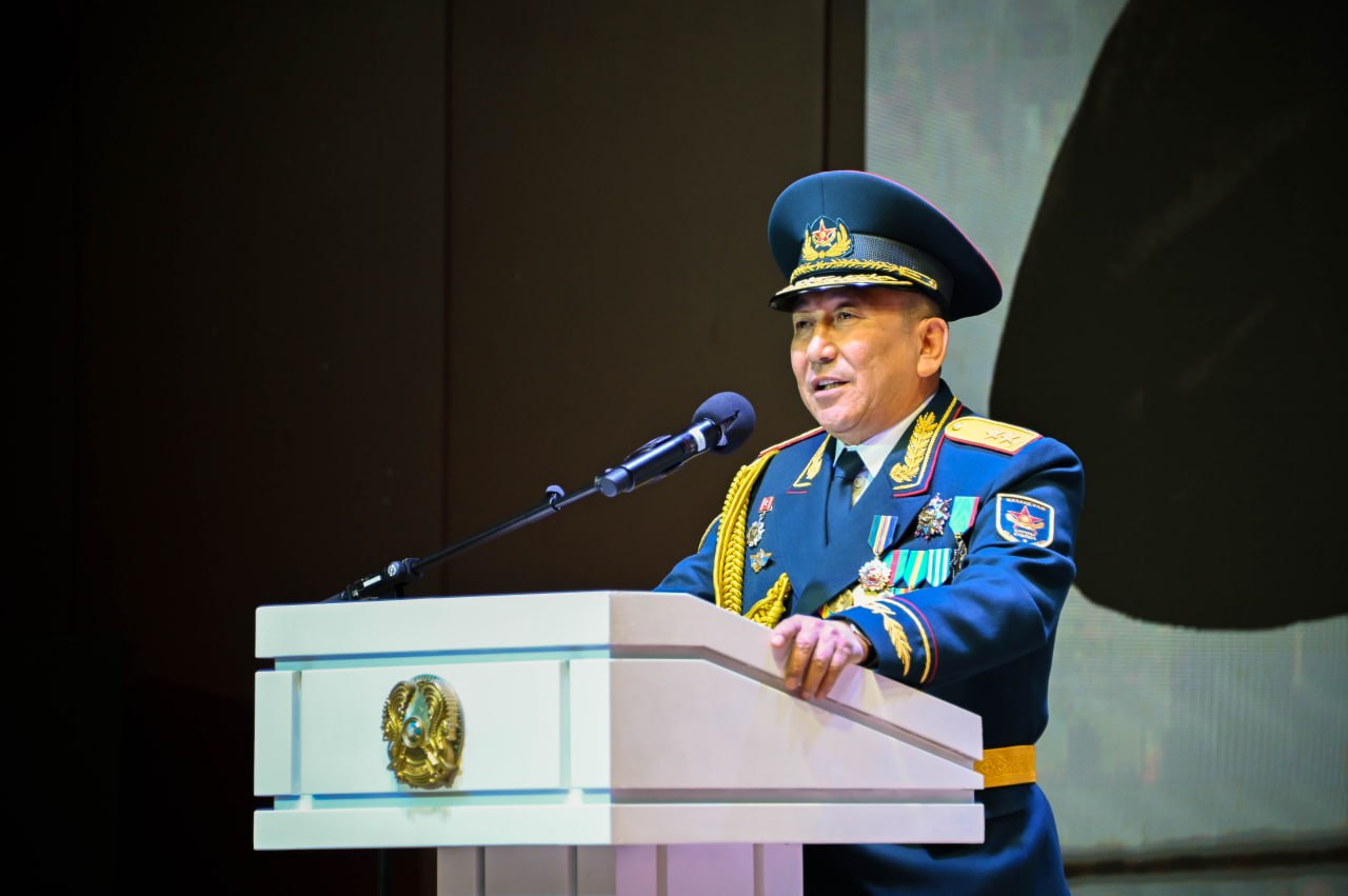 40 жылдан астам сапта: генерал-лейтенант Сұлтан Камалетдинов Қарулы күштердегі қызметін аяқтады