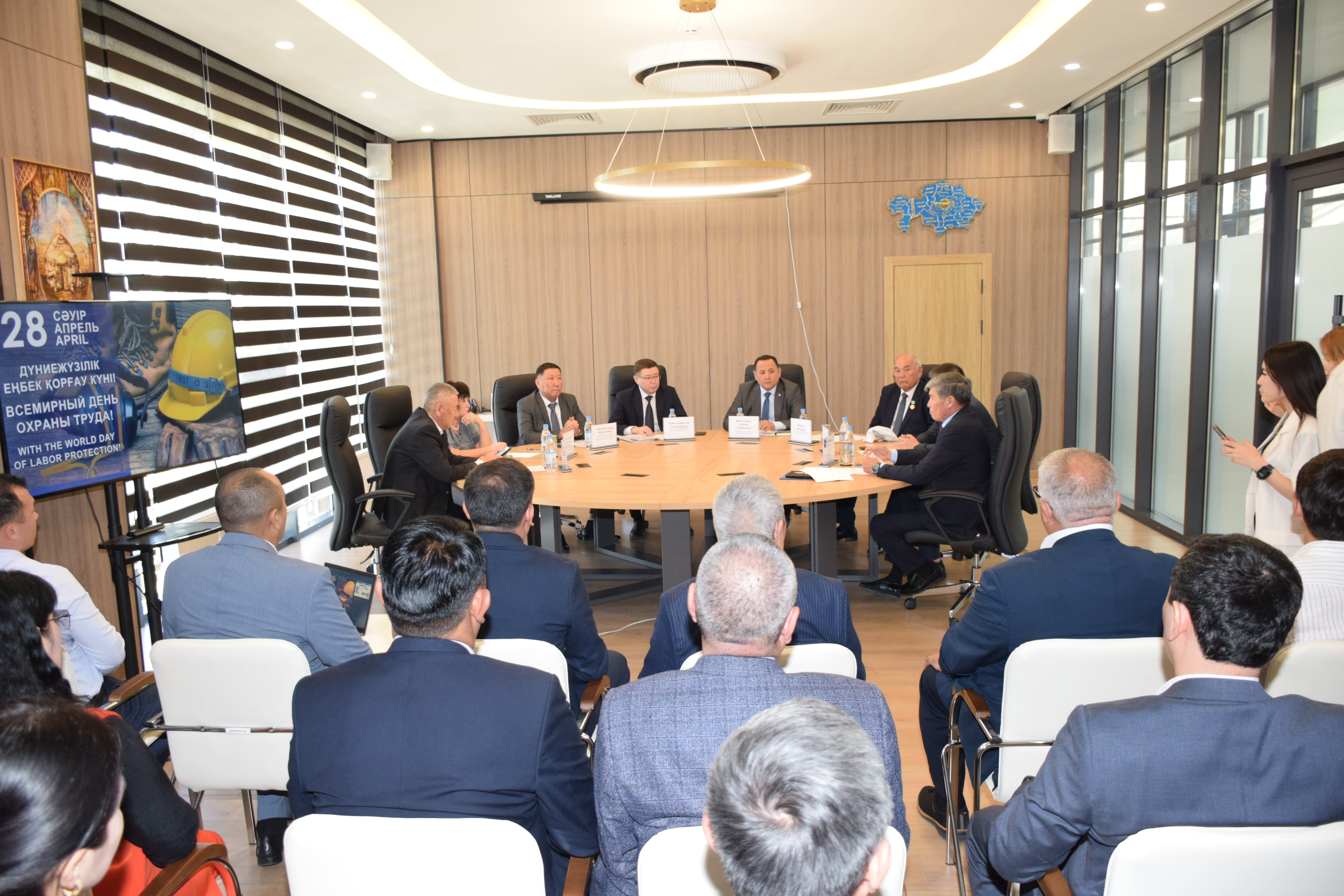 🔰 «28 СӘУІР – ДҮНИЕЖҮЗІЛІК ЕҢБЕКТІ ҚОРҒАУ КҮНІ»: ЕҢБЕК ҚАУІПСІЗДІГІ ЖӘНЕ ЕҢБЕКТІ ҚОРҒАУ МӘСЕЛЕСІ ТАЛҚЫЛАНҒАН ДӨҢГЕЛЕК ҮСТЕЛ ӨТТІ!