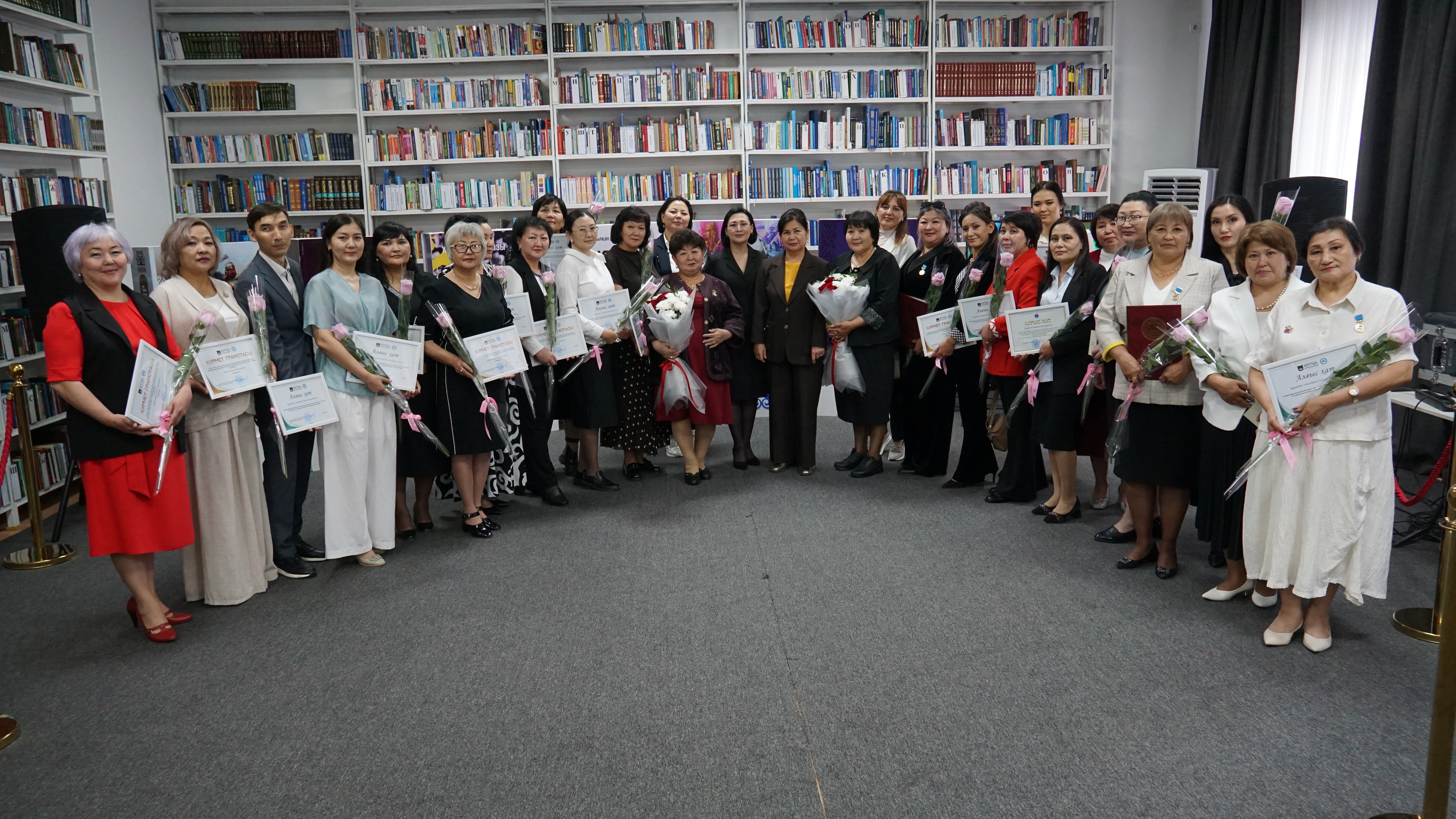 «Кітапханашылар күні» мерекесіне орай «Кітап пен кітапханашы – руханияттың мәңгілік мұрасы» атты салтанатты кеші аталып өтті