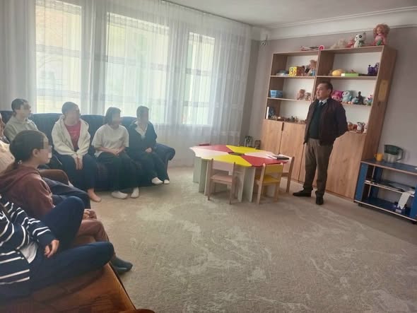 Кәмелетке толмағандарды бейімдеу орталығына барып келу