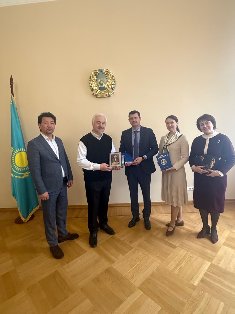 Санкт-Петербургте қазақстандық авторлардың шығармаларын ресейлік мектептер мен кітапханаларға салтанатты түрде табыстау рәсімі өтті