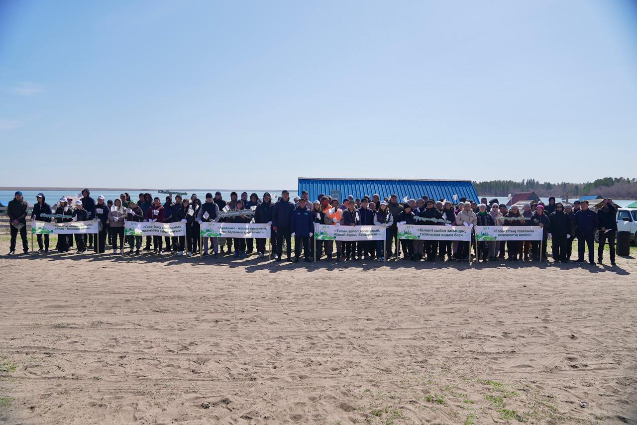 Бесқарағай ауданының інжу-маржаны – Шипалы көлі жағалауын тазарту мақсатында «Таза жағалау» атты экологиялық акция ұйымдастырылды.
