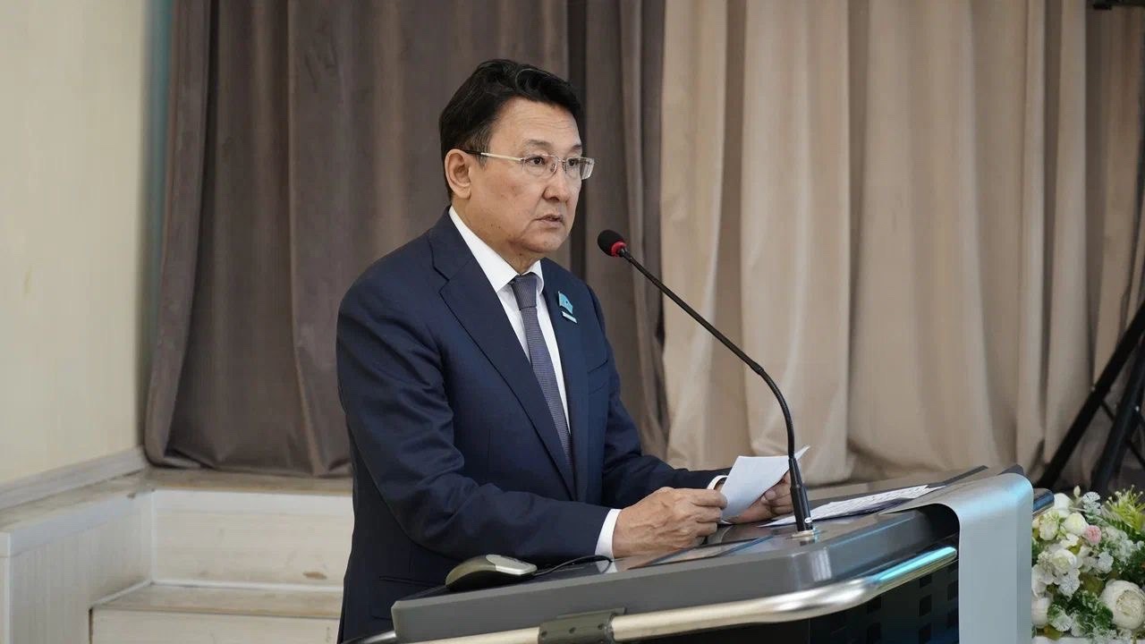 БІЛІМ САЛАСЫ ҚЫЗМЕТКЕРЛЕРІМЕН ЕСЕПТІК КЕЗДЕСУ ӨТТІ