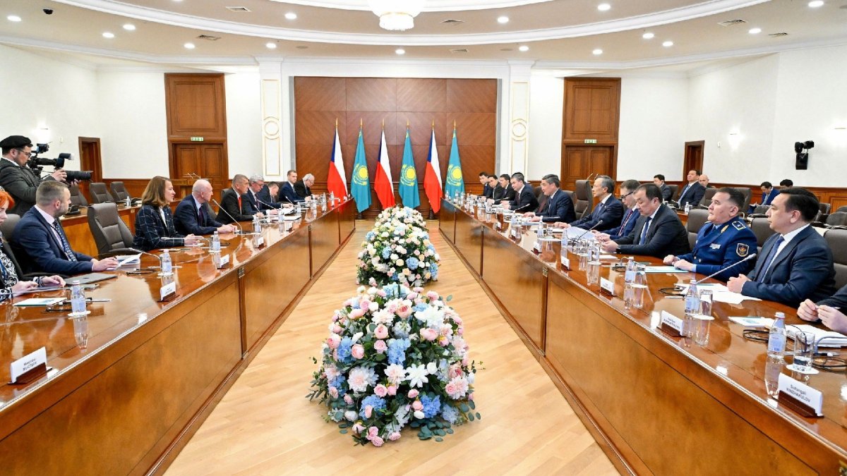 Қазақстан Республикасының Премьер-министрі Олжас Бектенов Астанаға ресми сапармен келген Чех Республикасының Премьер-министрі Андрей Бабишпен кездесу өткізді