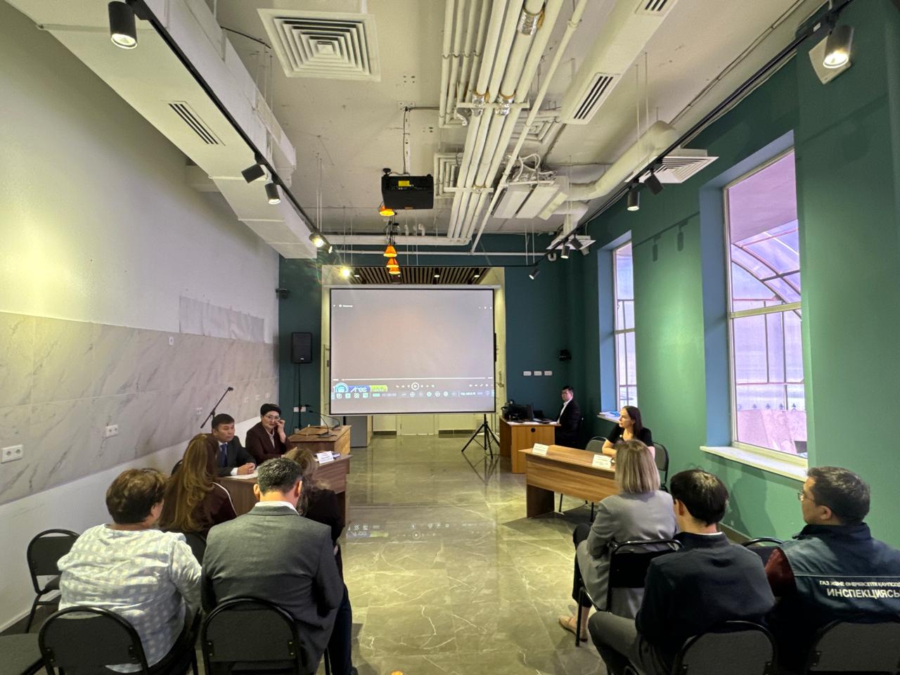 2026 жылғы 23 сәуірде Астана қаласы әкімдігінің Әдеп жөніндегі уәкілі Ғ.Амантай және Қазақстан Республикасы Мемлекеттік қызмет істері агенттігінің Әдеп жөніндегі уәкілі Г.Н. Үсенованың қатысуымен Астана қаласының тұрғын үй және тұрғын үй инспекциясы басқармасында семинар өткізді.