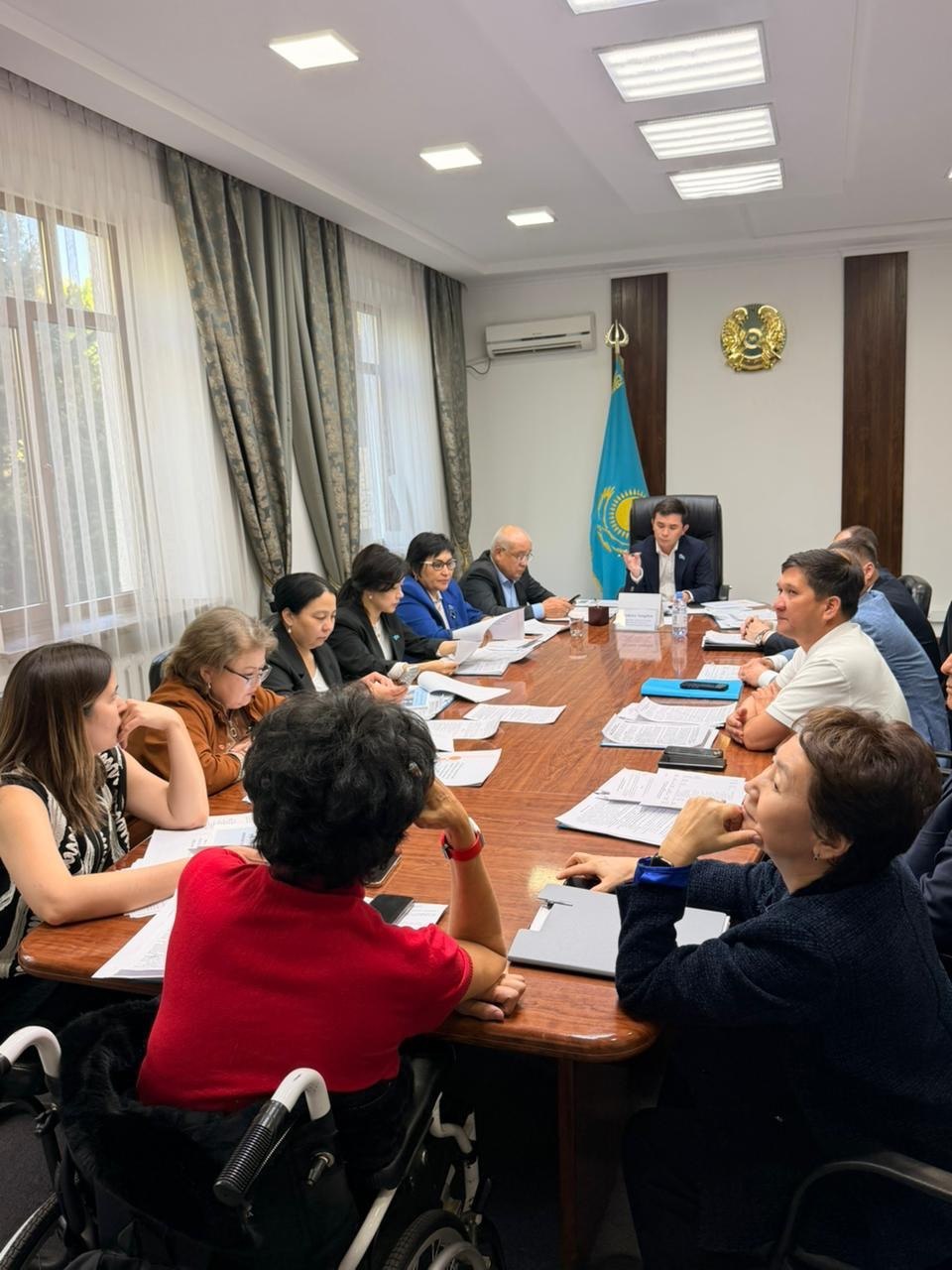 2026 жылғы 28 сәуір күні Талдықорған қалалық мәслихатының тұрақты комиссияларының кеңейтілген отырысы өтті