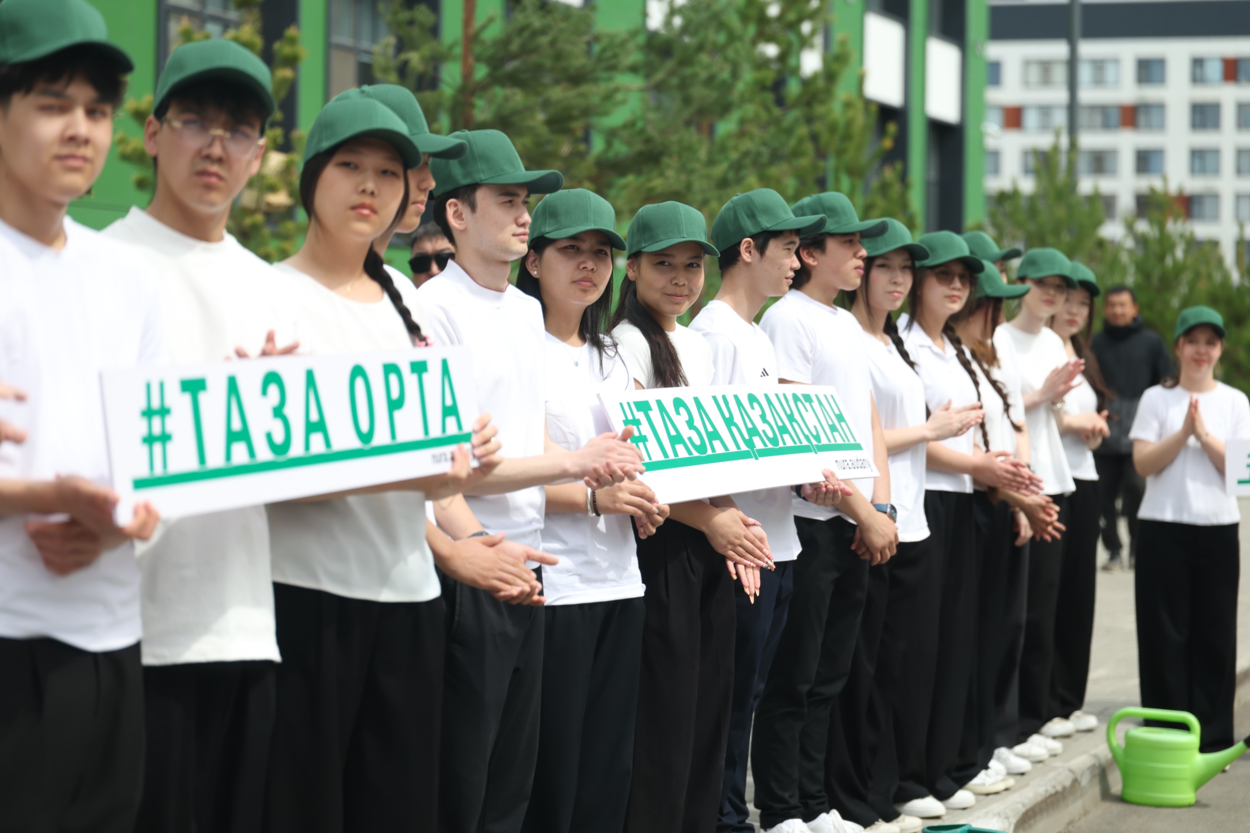 100 мыңнан астам мектеп түлегі елімізді көгалдандыруға атсалысты