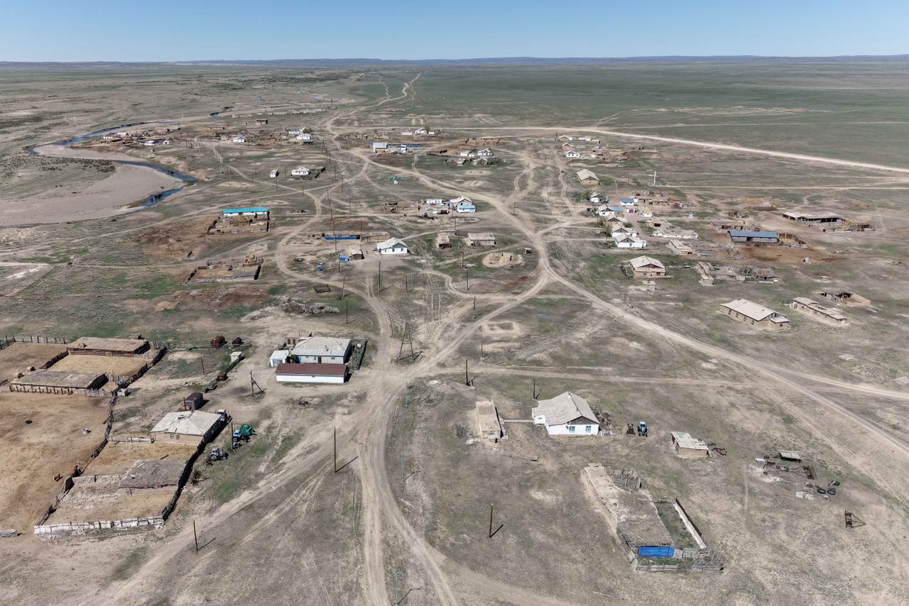 Облыс әкімі шалғайдағы Көксала ауылының тұрғындарымен кездесті